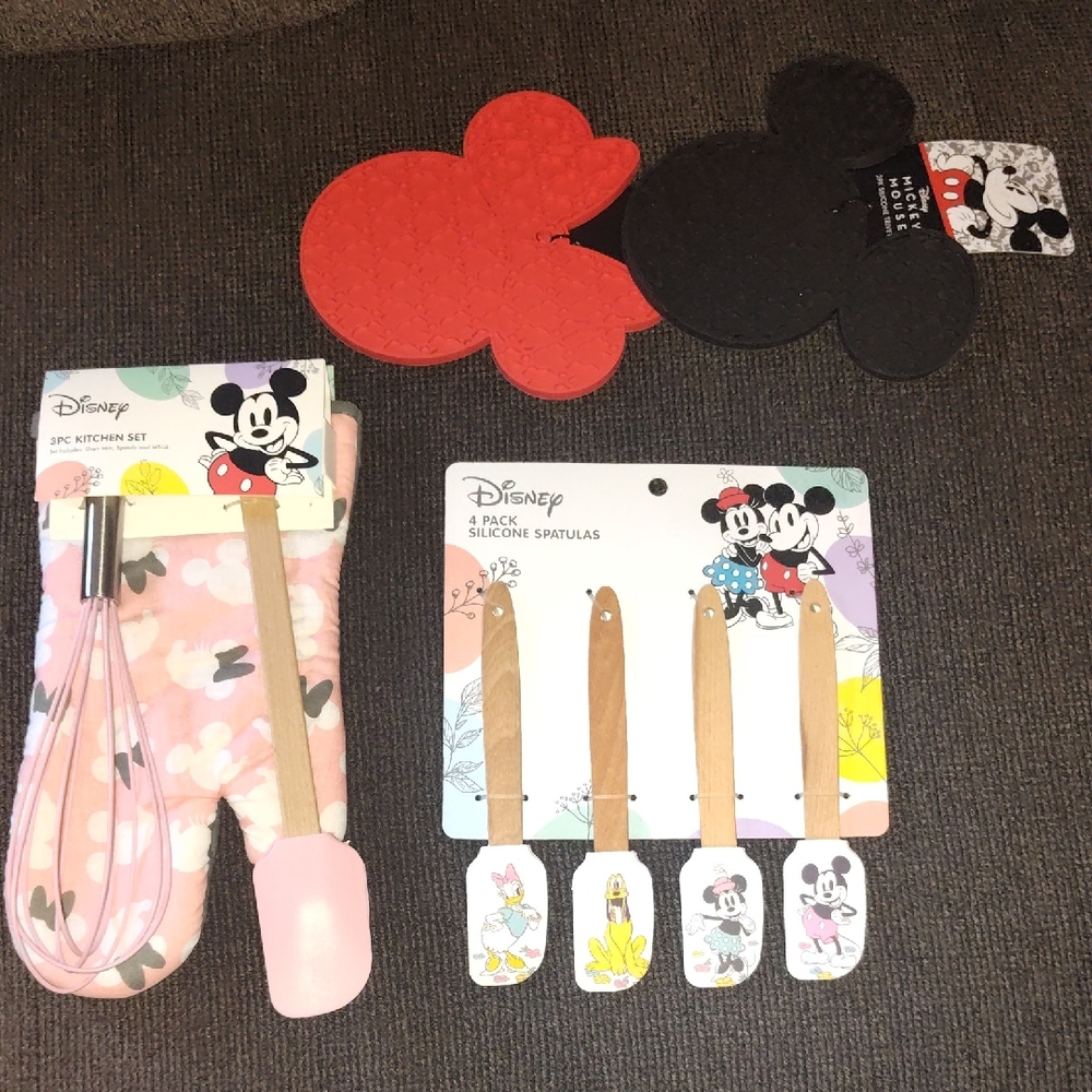 Disney Mickey and Minnie Kitchen Set - Pink and Red